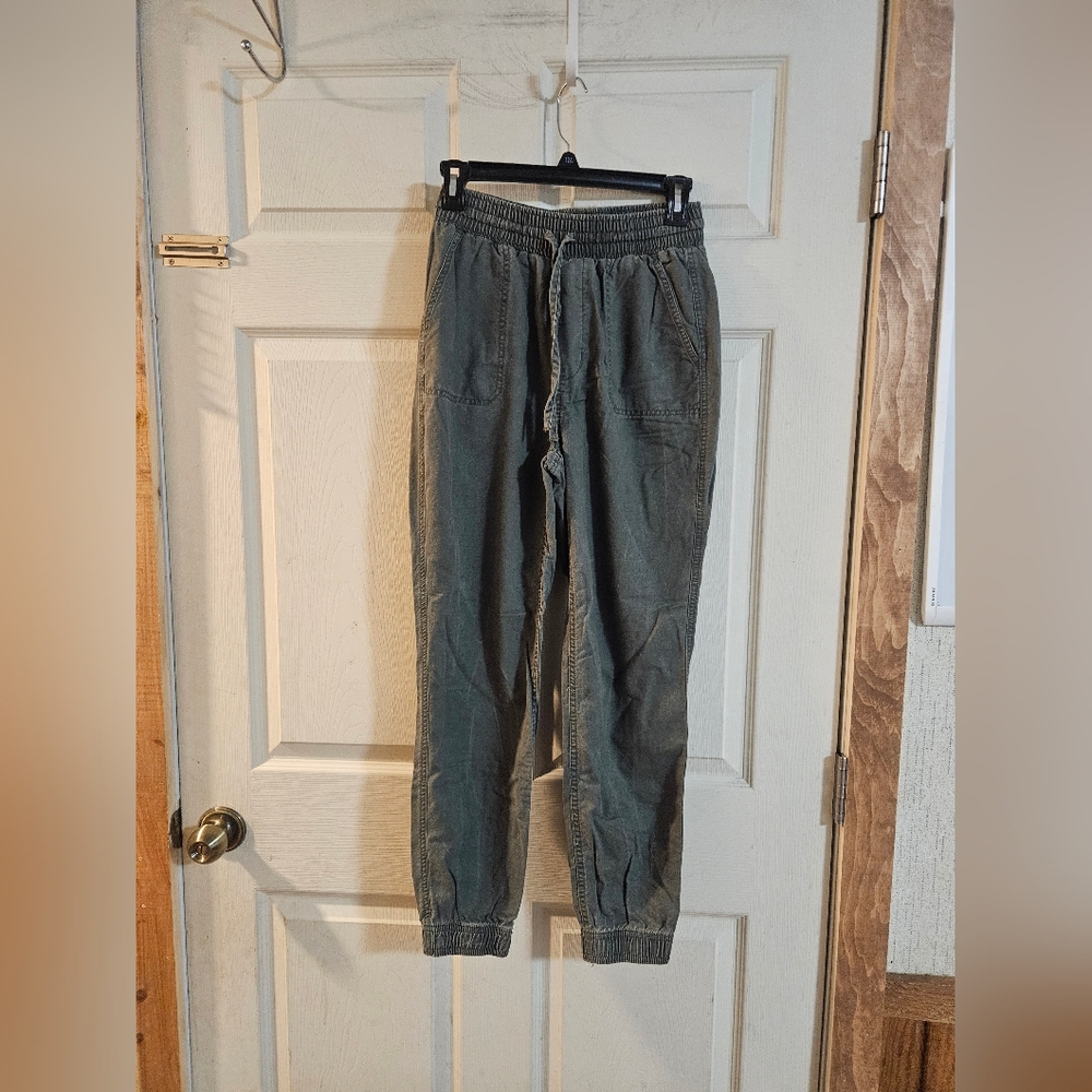 HOLLISTER ULTRA HIGH RISE JOGGER GREEN: GOOD CONDITION: SIZE XS